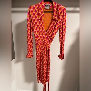 Diane Von Furstenburg 1970s vintage wrap dress